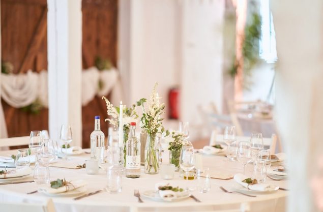 Alte Liebe Hamburg Hochzeit Tischdeko Gut Haidehof gedeckter Tisch
