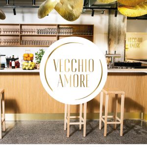 ein Restaurant mit einem Schild, das vecchino amore sagt, mit Alte Liebe Catering